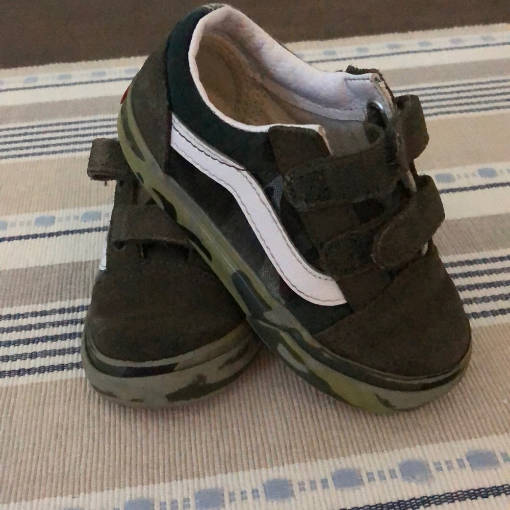 Vans tennis shoes
